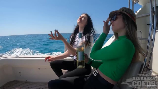 Летняя прогулочка на яхте в полностью обнажённом виде - #1