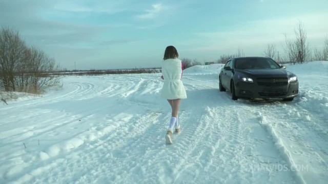 Зима совершенно не повод отказываться от анального секса на улице - #1