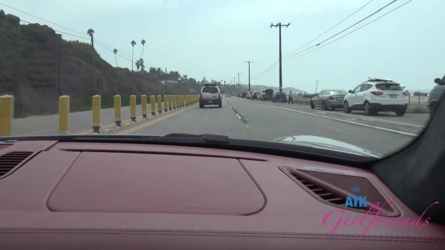 Если уж и катать на машине, то реально горячую распутницу