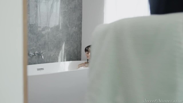 В этой семье пасынок просто не может быть девственником - #2