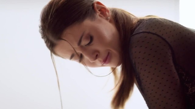 Половое влечение к выбритой пилотке привлекательной модели - #7