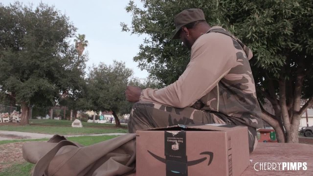 Неужели эта худенькая крошка выдержит огромный чёрный член? - #1