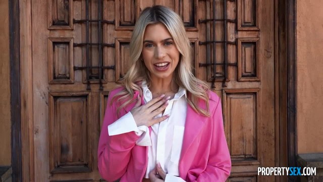 Невероятно горяченькая гостья с пылким волосатым лобком - #1