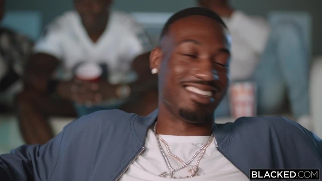 Любая тёлочка не откажется от толпы перевозбуждённых африканцев - #1