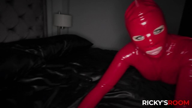 Фантастические латексные фетиши с анальным проникновением - #1