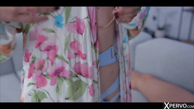 18-летняя цыпочка и её ярко выраженная нимфомания - #3