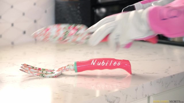 Если в семье есть девственник, мамка и сестричка просто отлично справятся с этим вопросом - #2